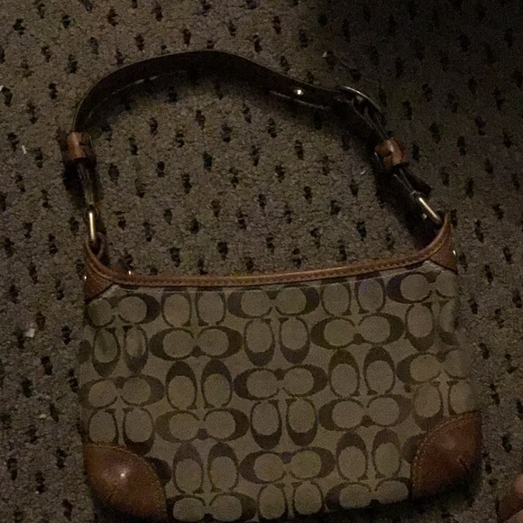 A coach handbag very nice never been used - Picture 2 of 7